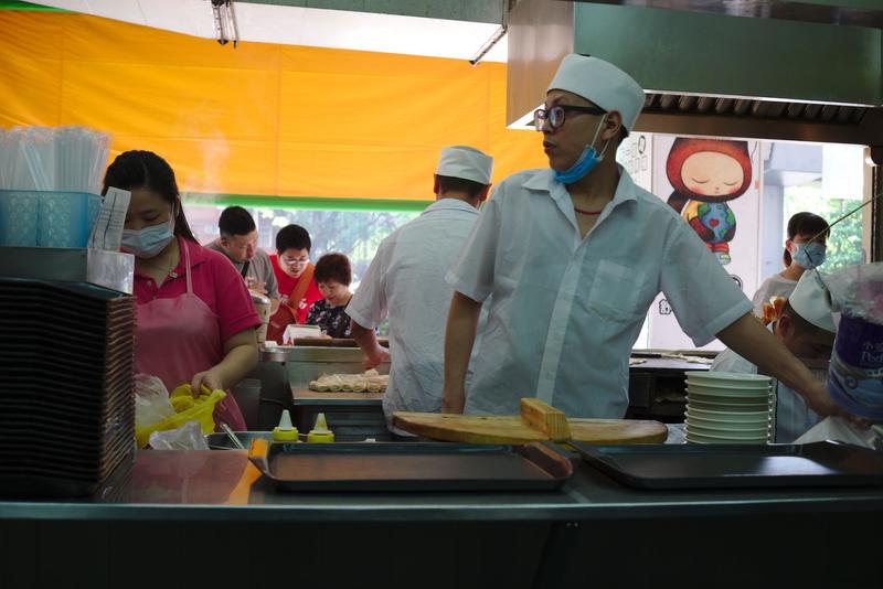 Taking orders. Rolling out and frying the dough. Yong He Soy Milk King – Taipei, Taiwan.