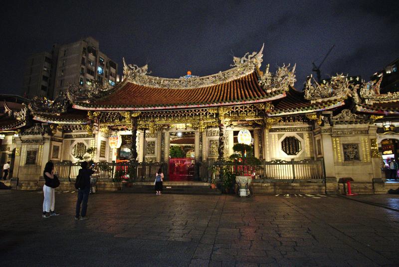 Longshan Temple, Taipei, Taiwan – Taipei Walking Tours