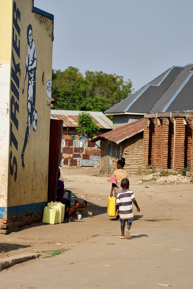 Mother and child walking home, Uganda